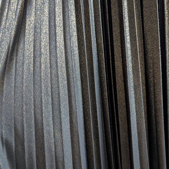 Donna Morgan Stretch Foil Pleated Halter Dress Liquid Gold Metallic Size 0 XS - Picture 6 of 15